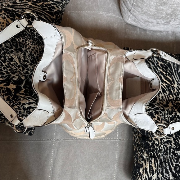 Coach Cream Shoulder Bag - Picture 5 of 16